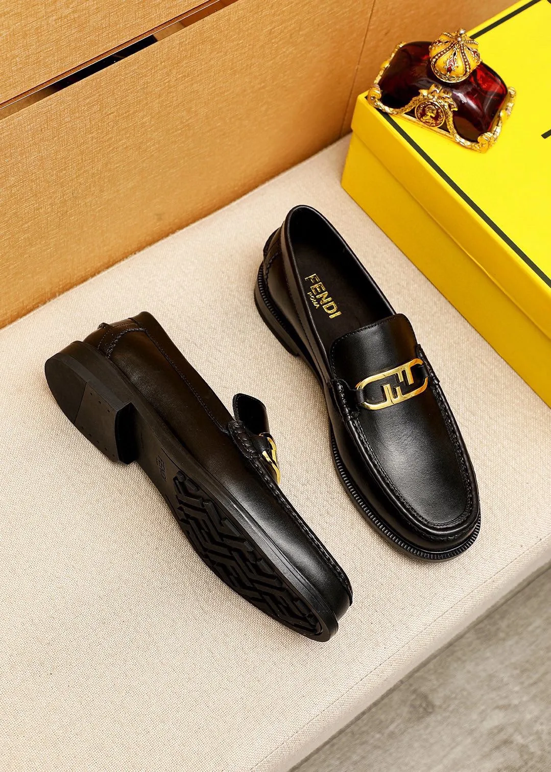 Men's shoes 💰460💰💐 Product trademark: FENDI [Fendi] casual leather shoes Regular size: 38-44 (45🉑️customized) Product materials: Selected imported first-layer cowhide upper + luxury hardware buckle, imported cowhide lining. Strong three-dimensional visual effect, rubber outsole Color: 1⃣️color optional